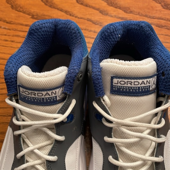 Air Jordan Team 1 Basketball Shoes - Picture 7 of 9